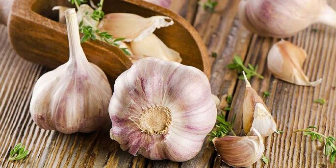 How to Use Garlic to Get Rid of Papillomas